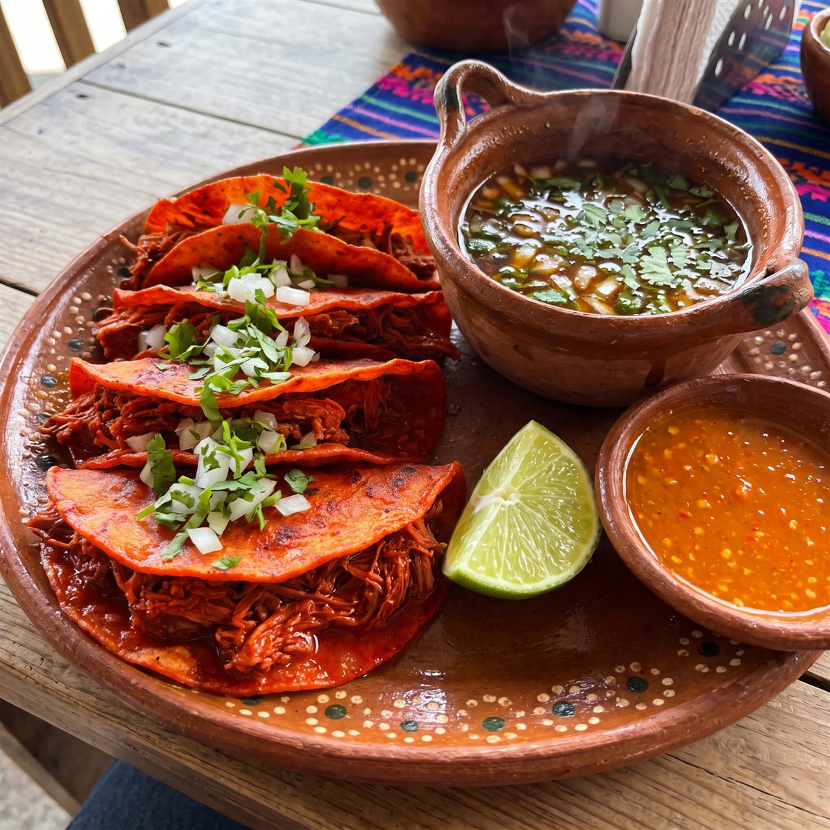 Tacos de Birria Tradicionales con Consomé